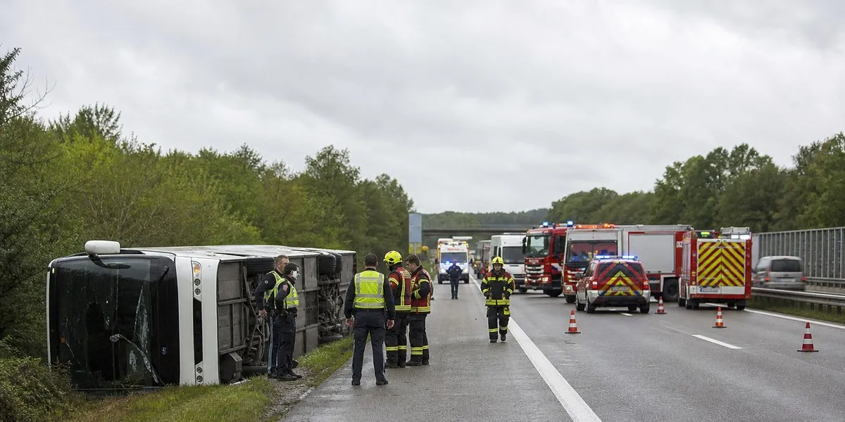 У Німеччині перекинувся автобус із туристами з Філіппін: двоє людей загинули
