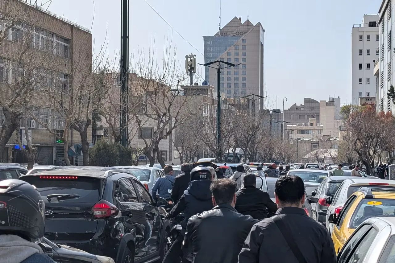 Іран закрив повітряний простір і запровадив дистанційне навчання (Фото, Відео)