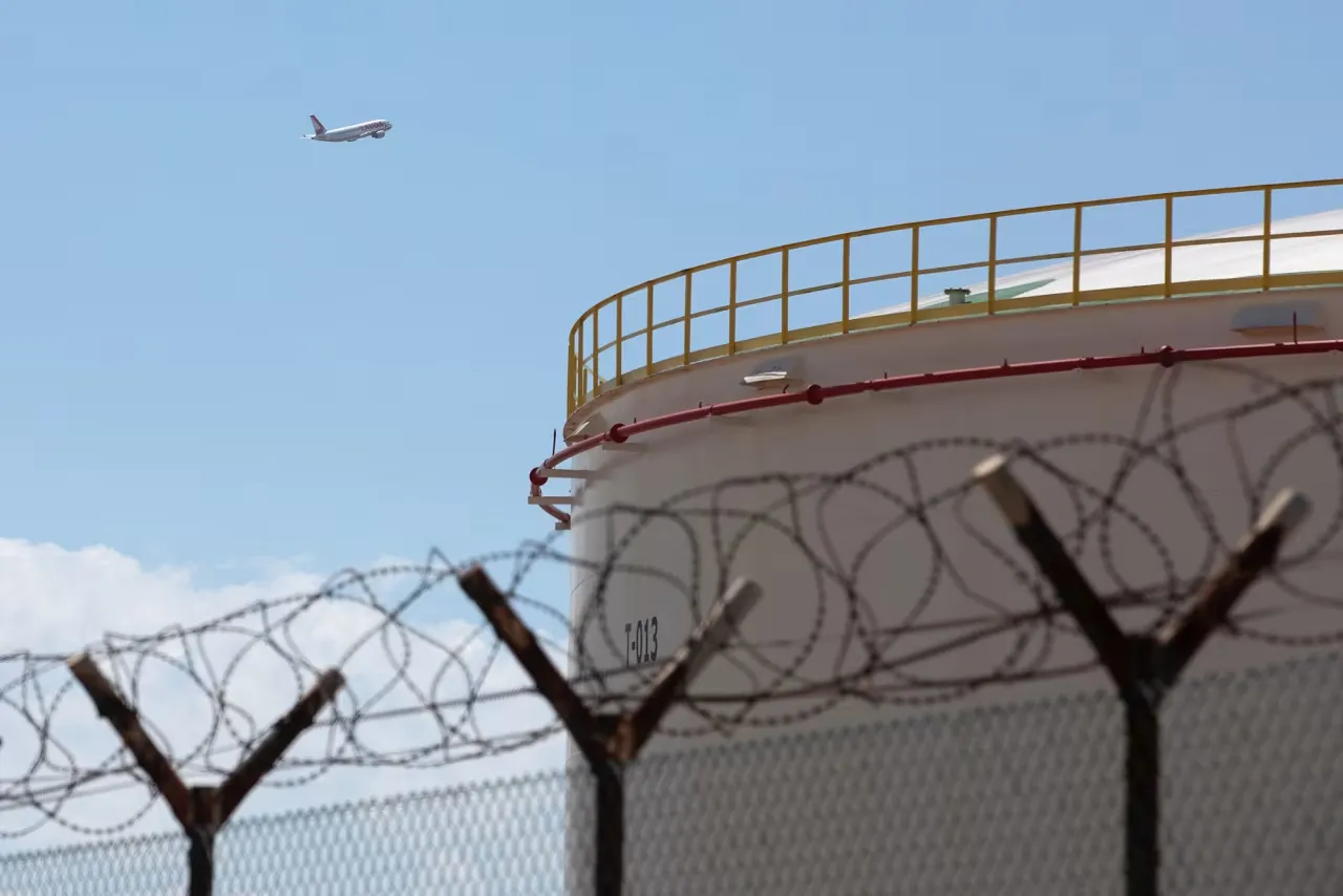 Авіакомпанії закликають уряди підготуватися до нормування авіаційного палива