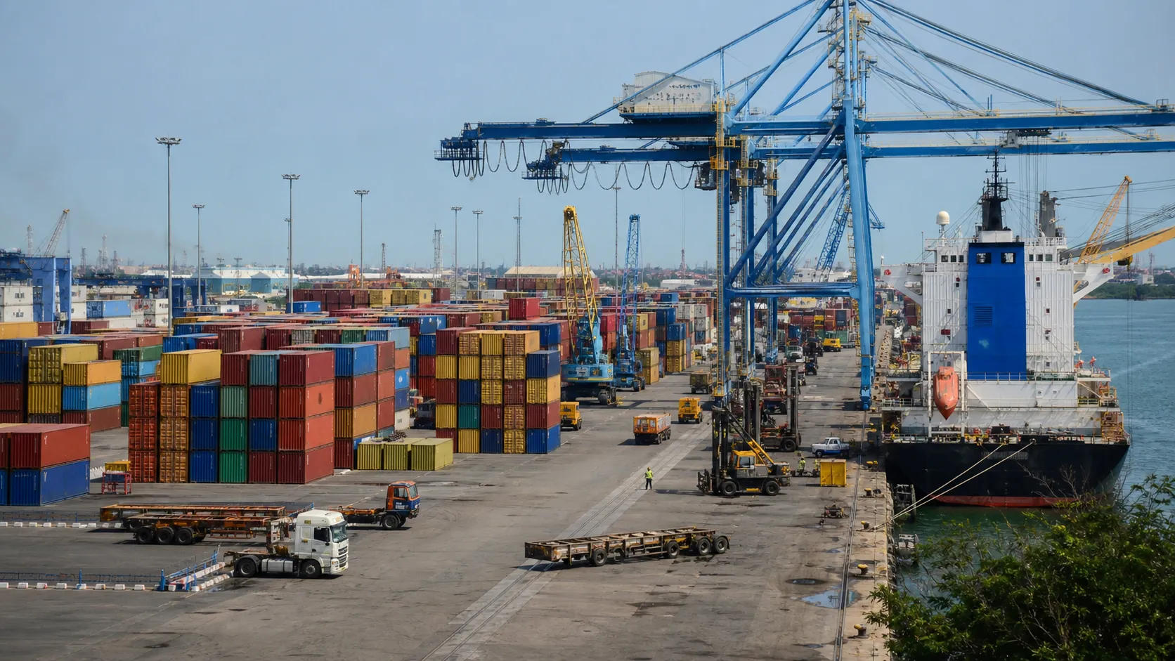 Ghana’s transport minister acknowledges container congestion at Tema Port