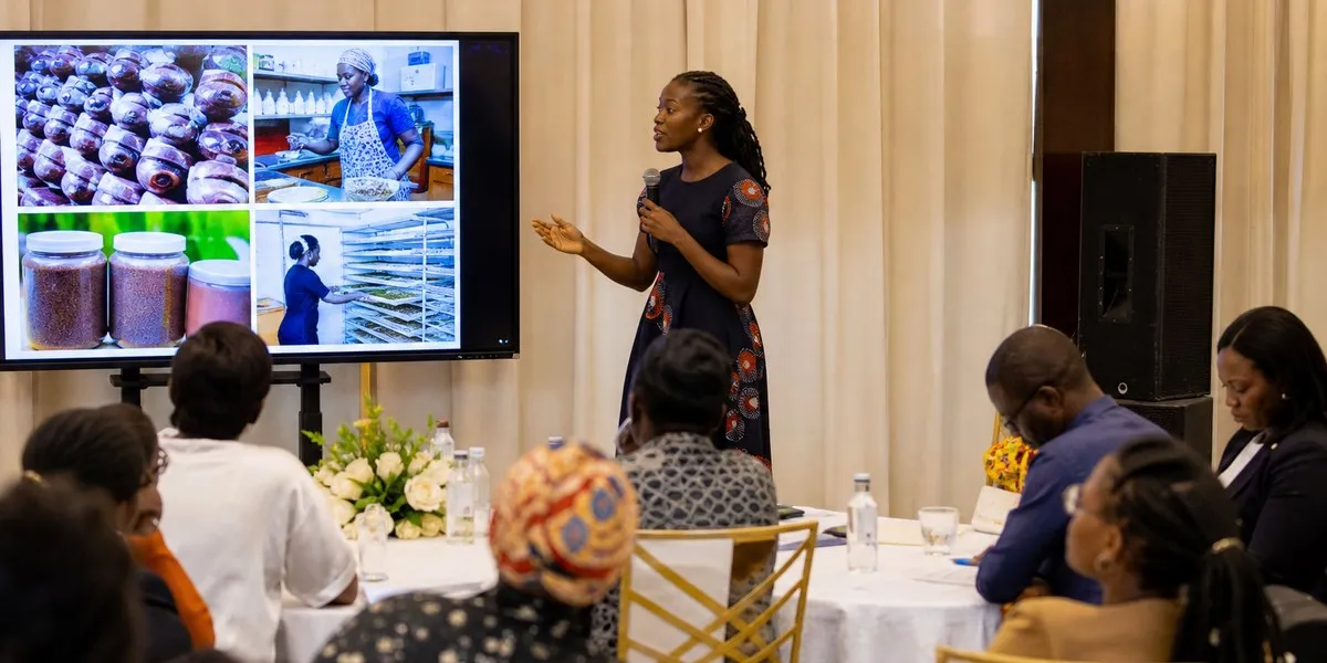 https://cdn-cabinet.ua.news/uploads/images/ghana_women_in_tech_accelerator_graduati_1789759174087.webp