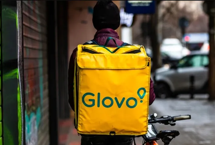 Кур’єр Glovo кастетом розбив обличчя батькові відомого українського блогера
