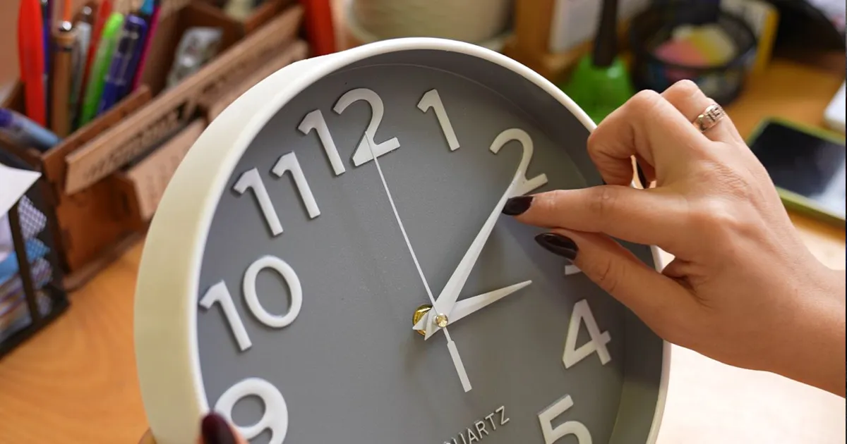 Зайва година сну: коли в Україні переведуть годинник на зимовий час 2025