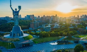 У центрі Києва створили новий мурал - символ мудрості