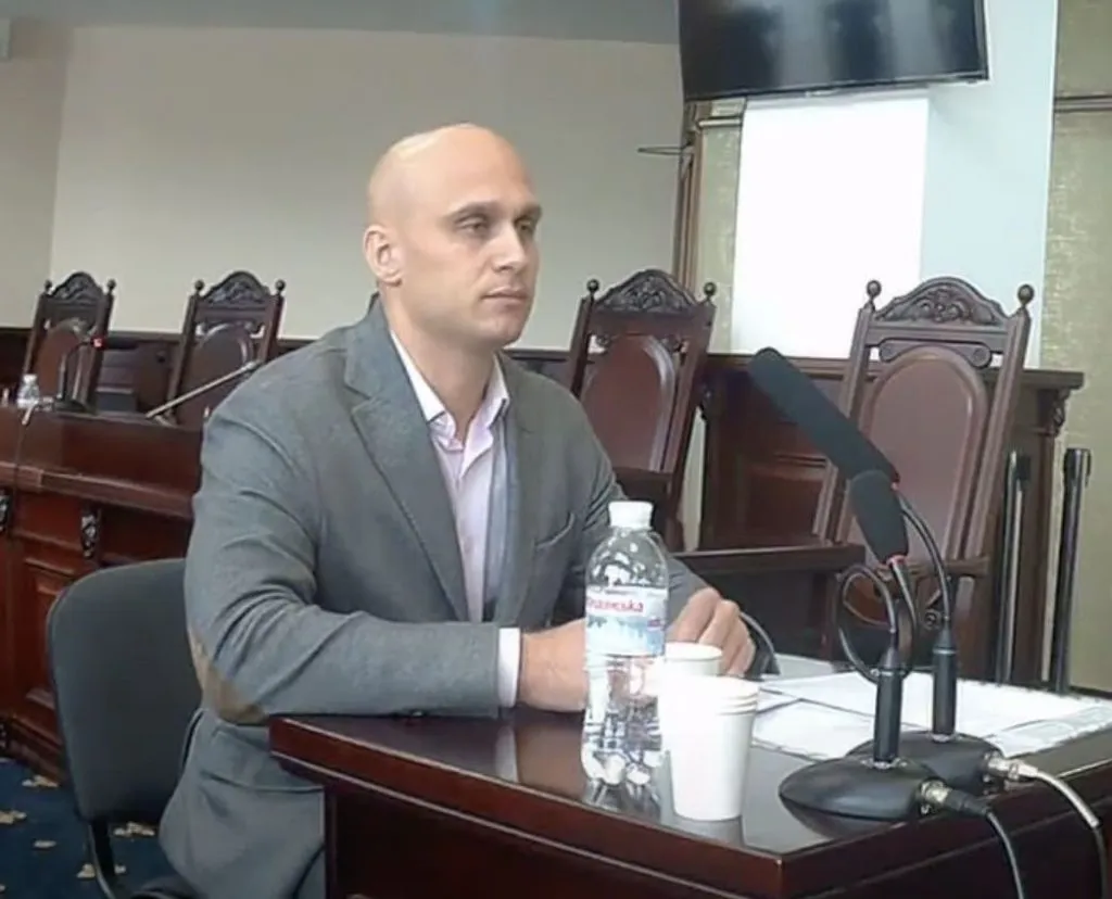 Суддя Олексій Гончаренко оскаржує рішення про звільнення після викриття злочинних схем