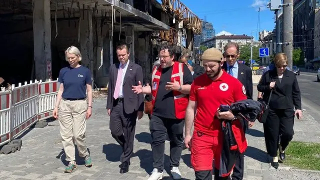 A delegation from the United States and Red Cross officials visited Lukyanivka, which had been hit by shelling