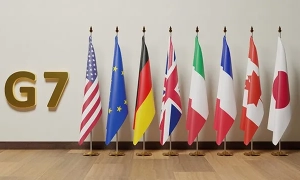 Дружина колишнього канцлера Шредера звільнена з роботи після святкування 9 травня у посольстві рф