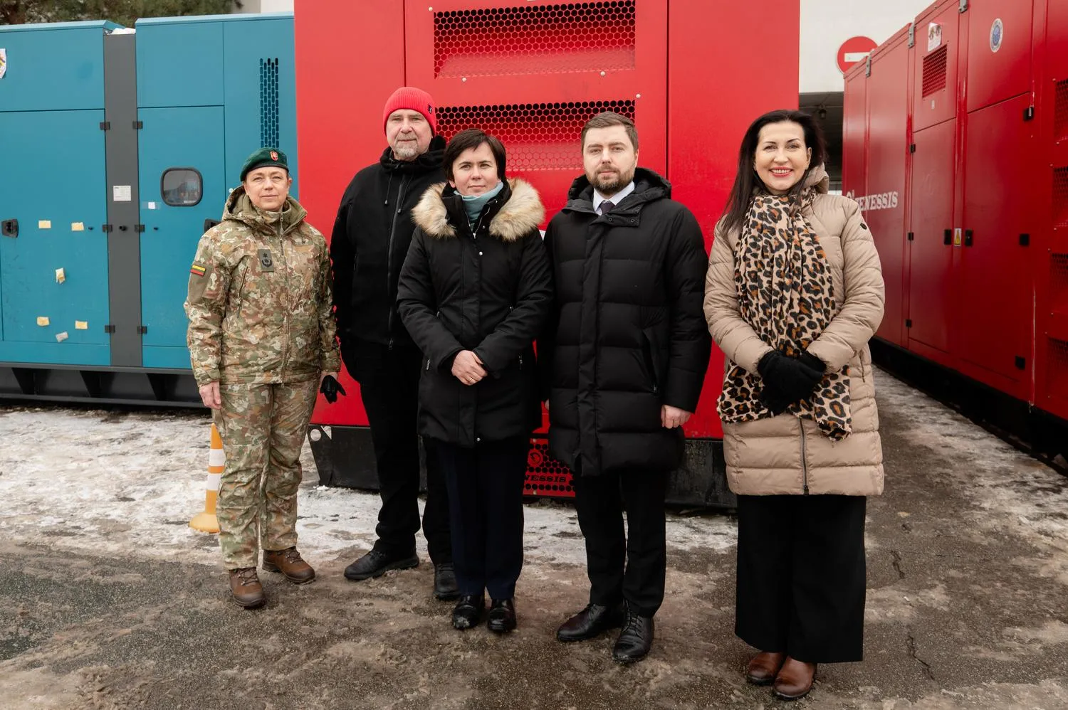 Литва передала Києву 22 генератори для лікарень і тепломереж