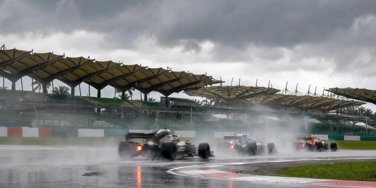 Hamilton says Ferrari held major discussion after tyre error