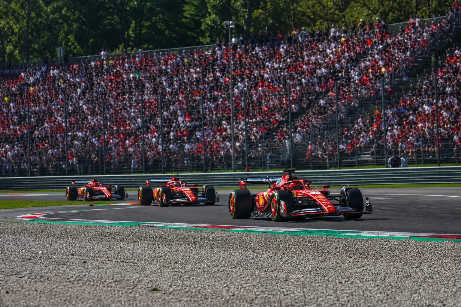 Гамільтон закликав Ferrari запровадити письмові правила після сутички з Леклером