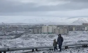 Видео: в Милане самолет протаранил офисное здание