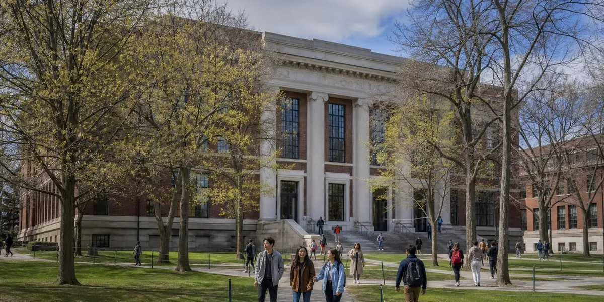 Autor felietonu wezwał Harvard do zniesienia preferencji dla dzieci absolwentów — Fortune
