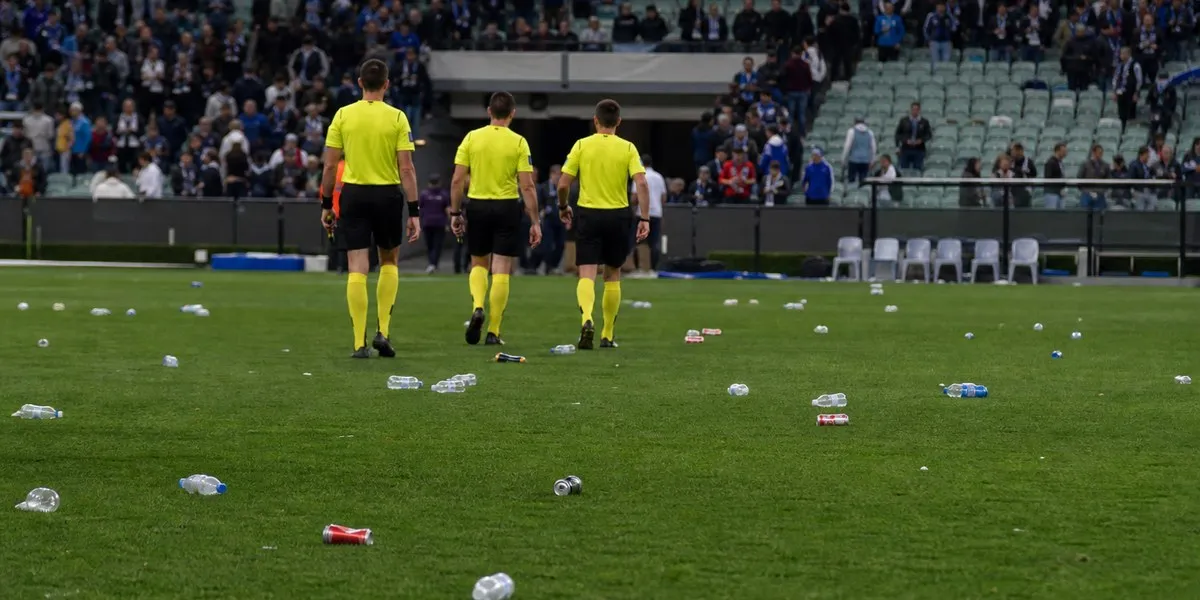 Болельщикам Hawthorn в Австралии грозит пятилетний запрет — ABC News Australia