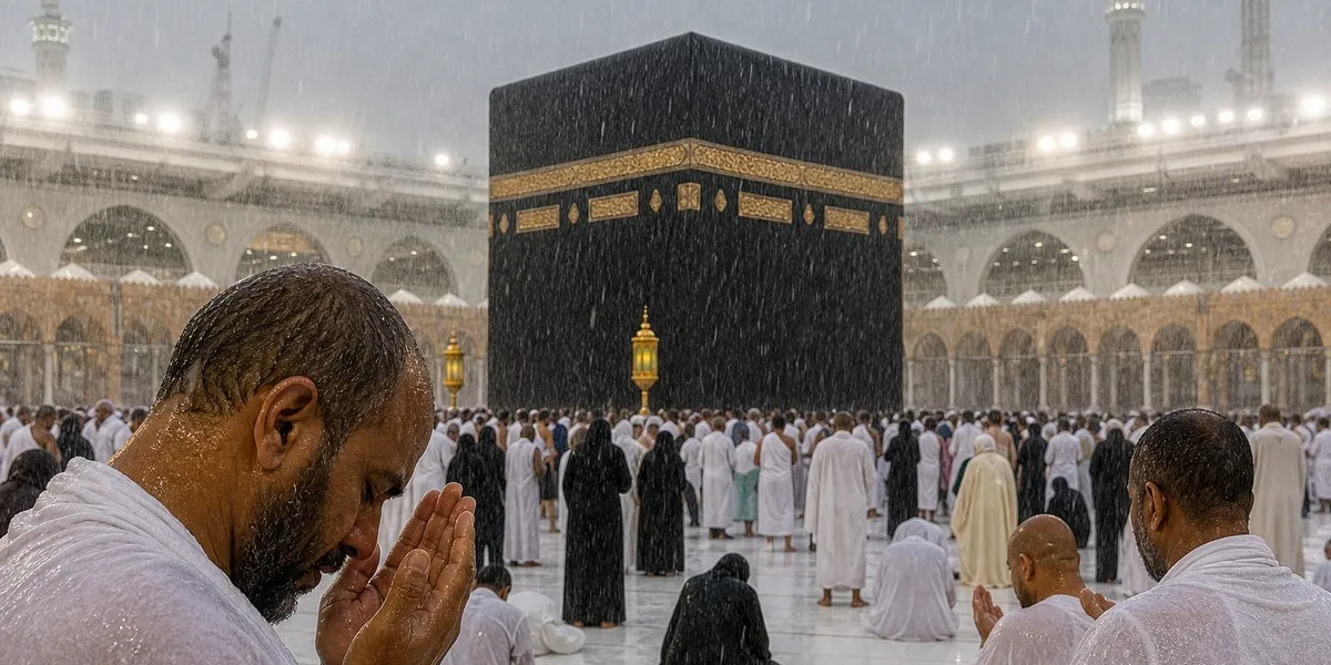 Heavy rain and thunderstorms pass over the Kaaba in Mecca