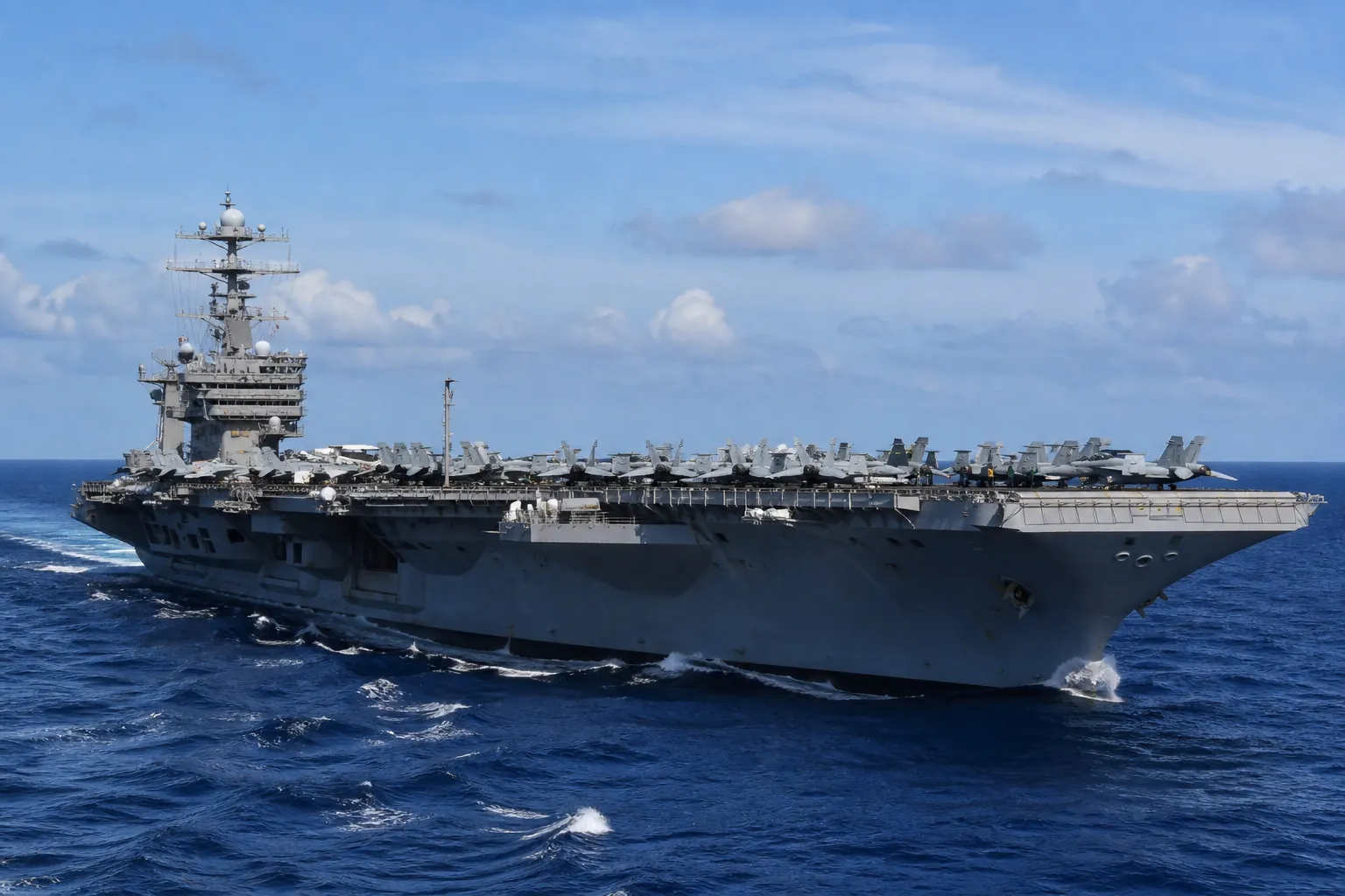 Гегсет опроверг сообщения о тяжелых условиях на авианосце USS Abraham Lincoln