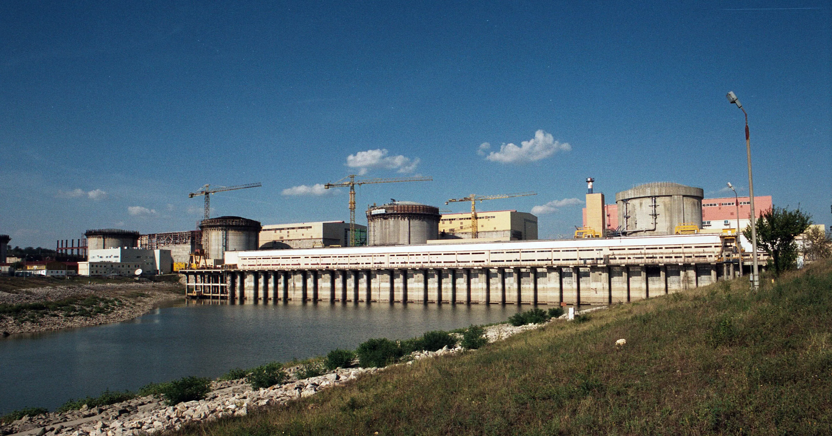 Video: In Romania, the Danube riverbed was blasted to supply water to a nuclear power plant