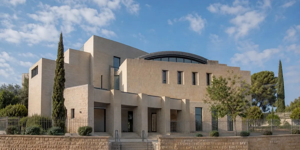 President Herzog supports synagogue after vandalism — Jerusalem Post