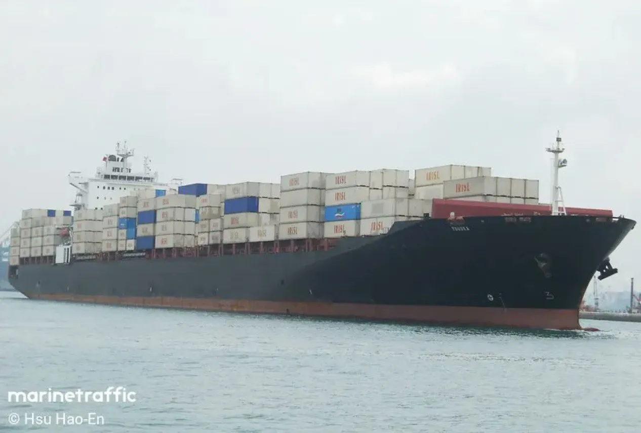 Video: The U.S. struck an Iranian vessel attempting to pass through the Strait of Hormuz