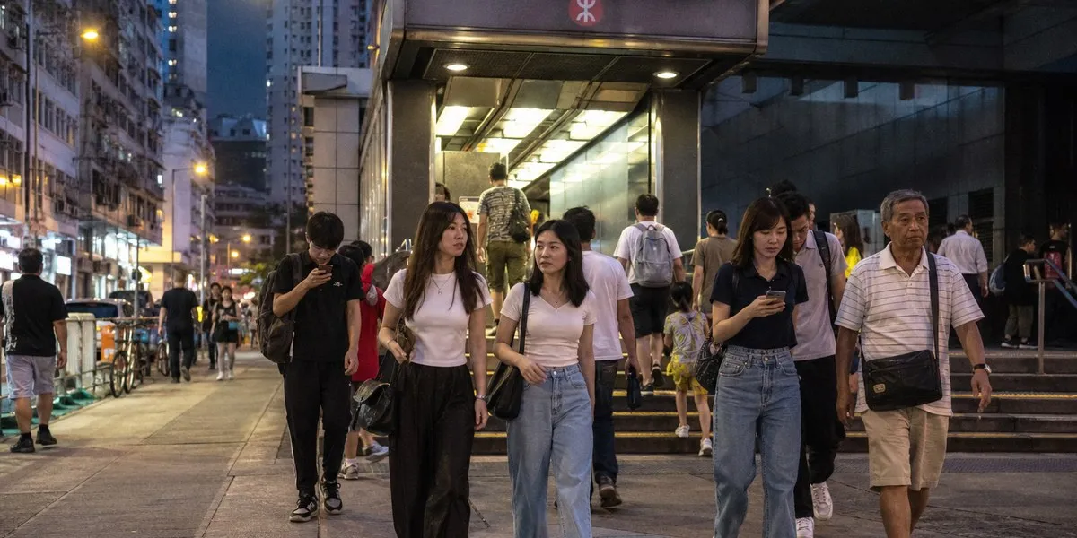 W Hongkongu zatrzymano dziennikarza i aktywistkę pod zarzutem podżegania — ABC News Australia