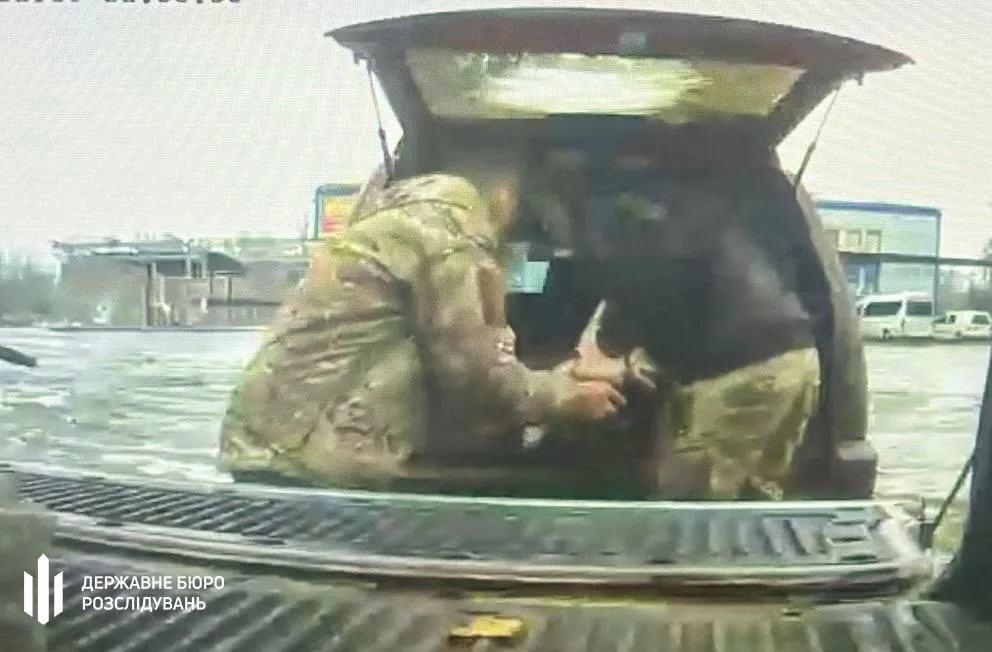 Затримано військового, який намагався торгував кулеметами