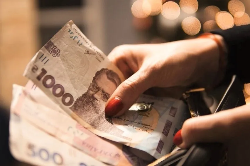 Долар та євро дешевшають в Україні станом на 28 серпня
