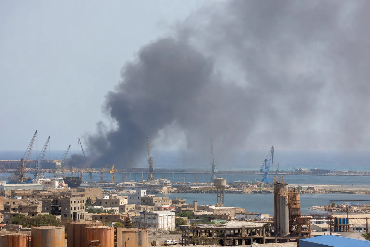 Houthis attacked the port of Mocha in Yemen: according to military officials, seven people were killed
