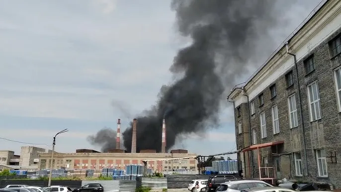 A fire broke out at a defense plant that manufactures optical equipment in Russia