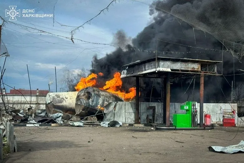 рф вдарила безпілотником по АЗС на Харківщині: горіли резервуари з паливом