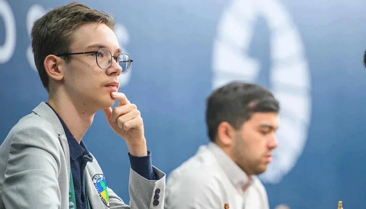 Партія з Карлсеном і перемога над Гукешем: що запам’яталося наймолодшому гросмейстеру світу у 2025-му році