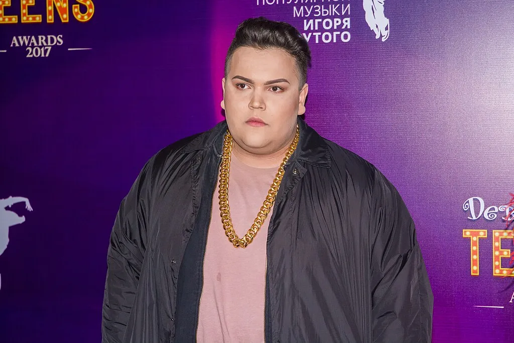 У Парижі озброєні грабіжники навідалися до помешкання блогера Ігоря Синяка – відео