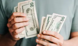 В одному з сіл Сватівського району встановили прапор України (фото)
