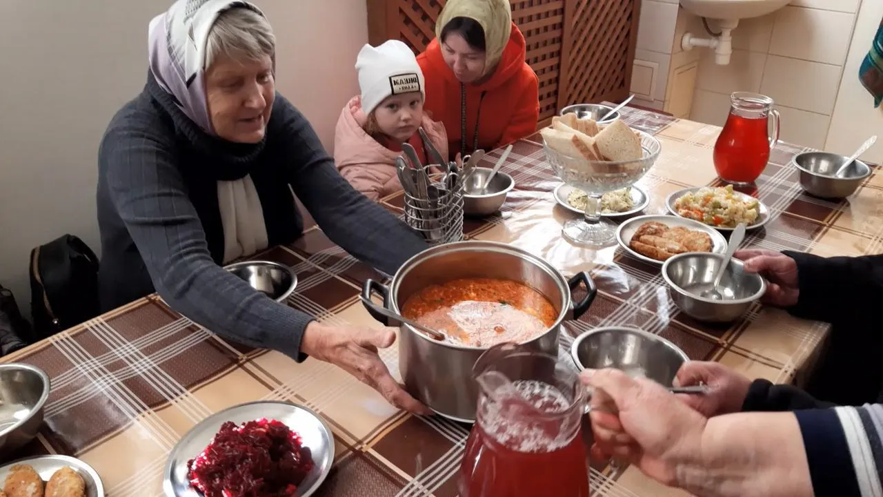 У Києві літніх і маломобільних людей забезпечать гарячою їжею