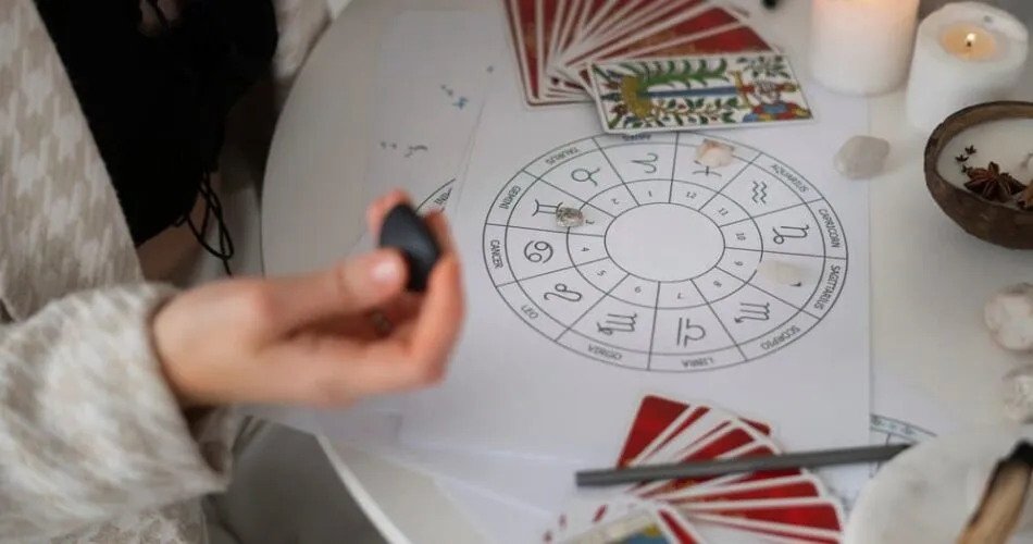 Гороскоп Таро на 20 грудня: що очікує знаки Зодіаку