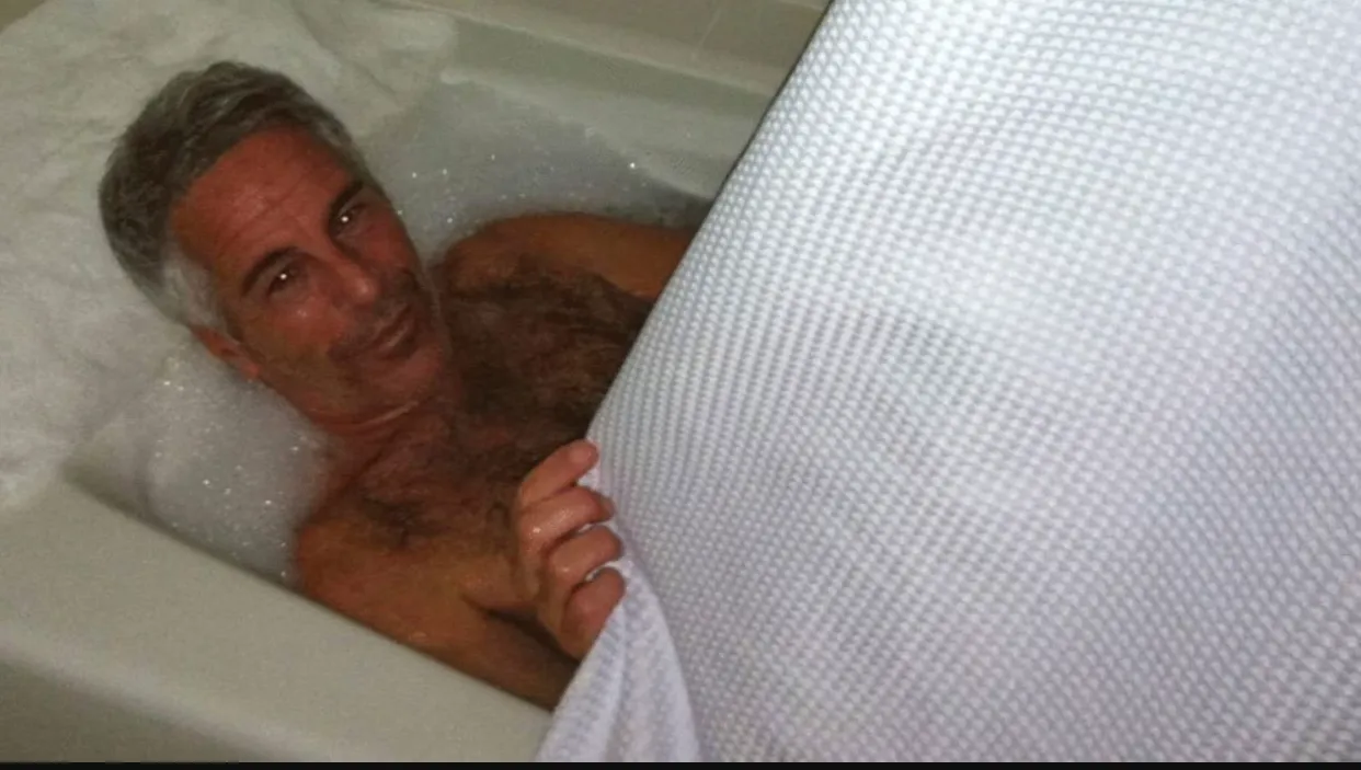 Мін’юст США оприлюднив матеріали справи Епштейна з повністю чорними сторінками