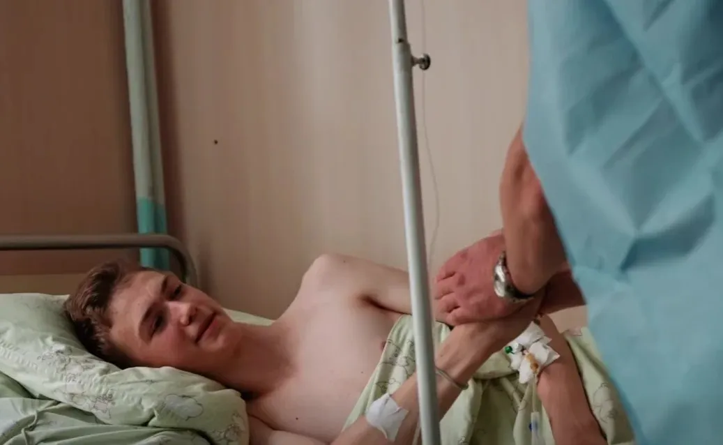 A soldier from the Third Assault Battalion rescued a teenager after an attack by Russia