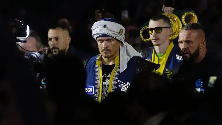 It has been announced when Usyk will step into the ring against Verhoeven