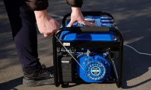 Фото: агенти НАБУ дістали суддю Чауса у «Феофанії»