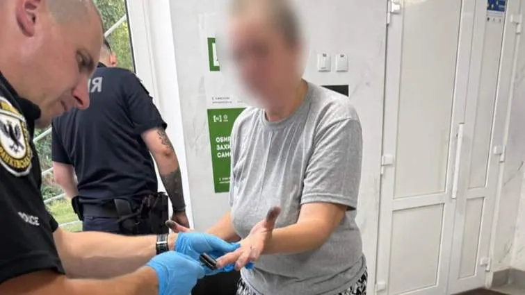 В Прикарпатье задержали женщину за избиение 15-летнего сына с ДЦП