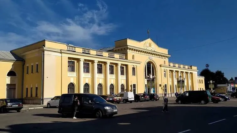 Укрзалізниця змінила маршрут трьох потягів через Стрий