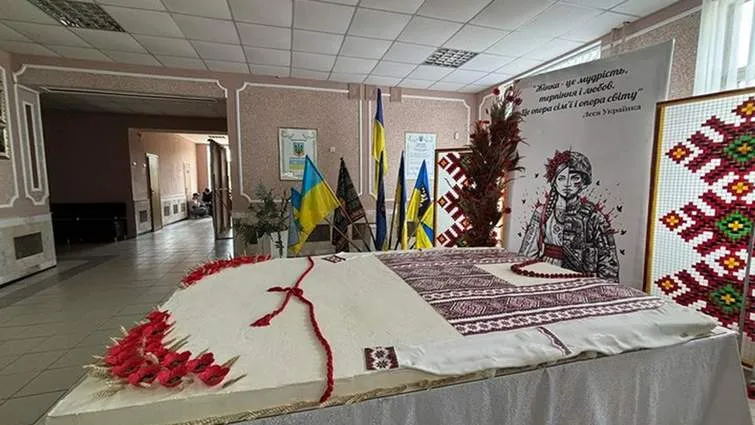 Торт-вишиванка вагою 200 кілограмів потрапив до Книги рекордів України