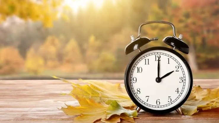 When and how will the clocks be set to standard time in 2026 in Ukraine?