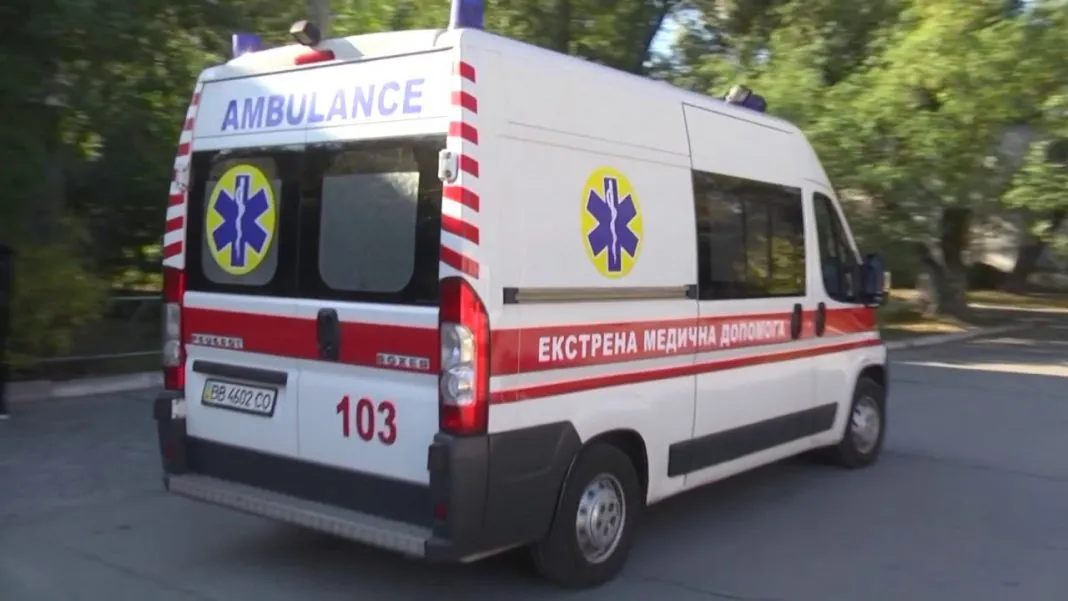 У Херсоні дрон РФ атакував автобус із комунальниками, є постраждалі