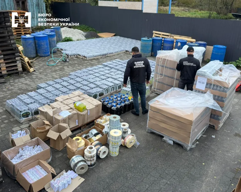 Детективи БЕБ викрили підпільний спиртзавод на Львівщині