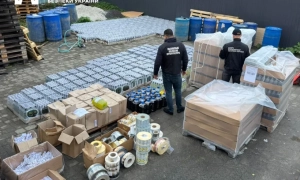 Детективи БЕБ викрили підпільний спиртзавод на Львівщині