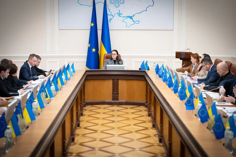 Кабмін перенаправив понад ₴1,41 млрд з аеропорту «Дніпро» на купівлю пасажирських вагонів