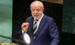 Через Ормузьку протоку проходять судна попри «блокаду» США