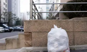 Протесты в Париже: в субботу для посетителей закроют Эйфелеву башню