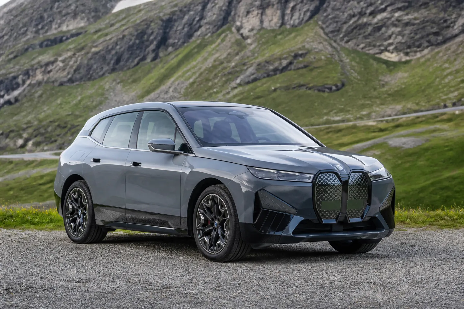Автор InsideEVs выкупил BMW iX после трёх лет лизинга