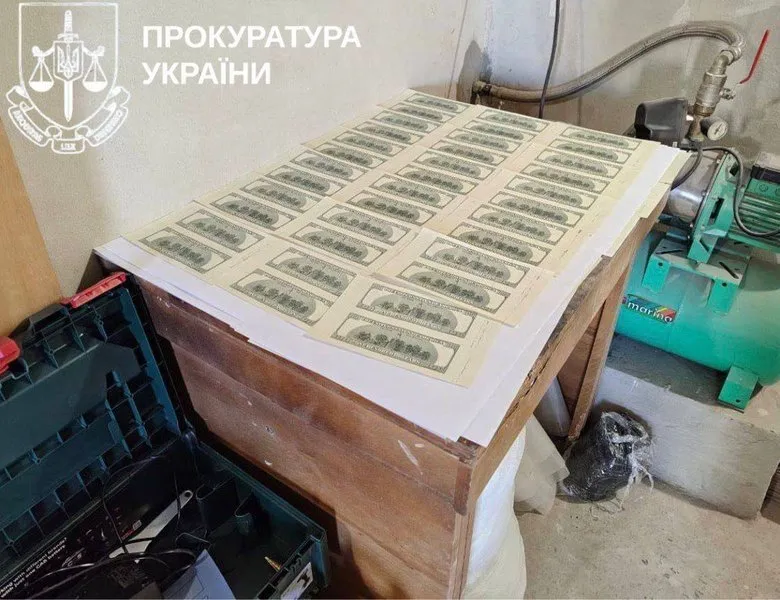 Справу про підпільну друкарню доларів на Київщині скеровано до суду