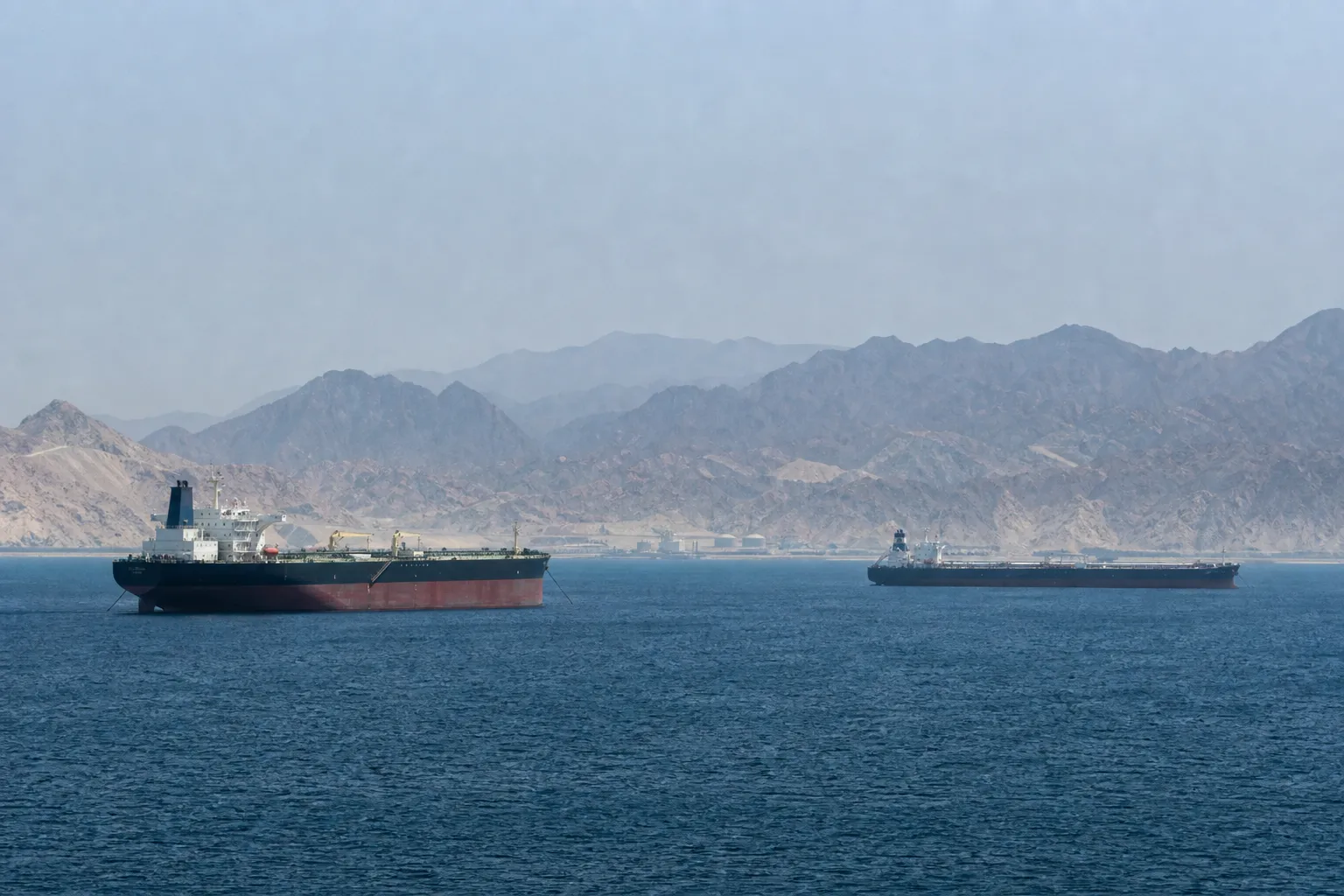 Iran threatens strikes on US bases if tankers are attacked